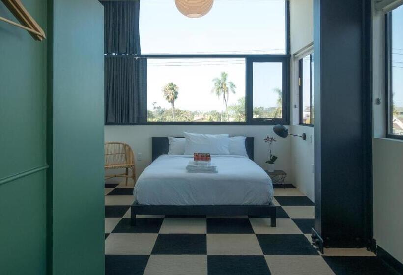 スタンダードスタジオ, Abpopa Hillcrest