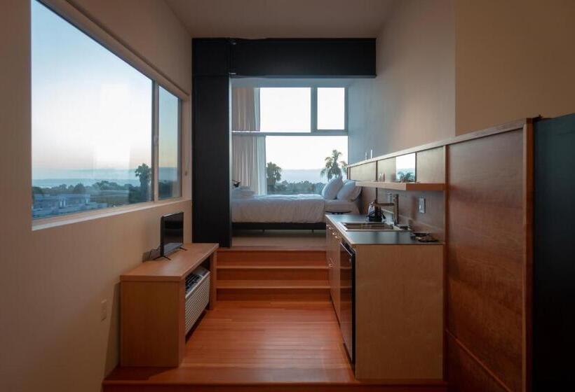 デラックススタジオ, Abpopa Hillcrest