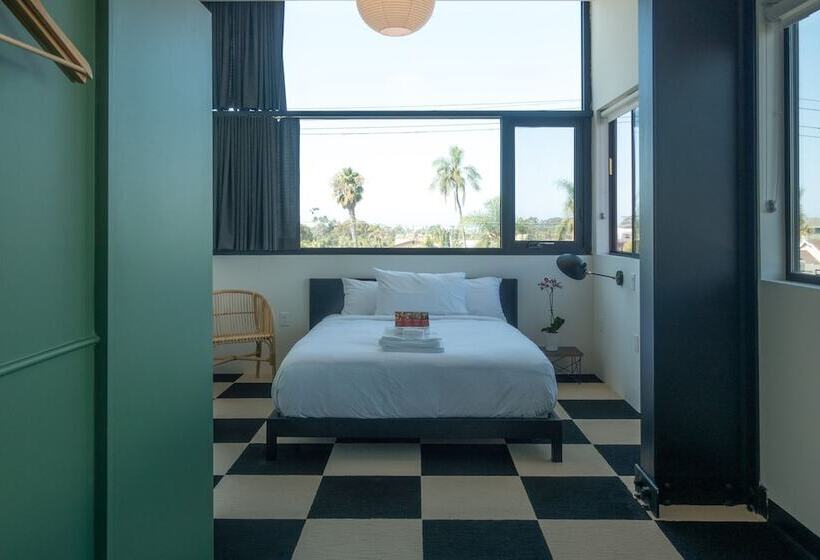 استودیوی استاندارد, Abpopa Hillcrest