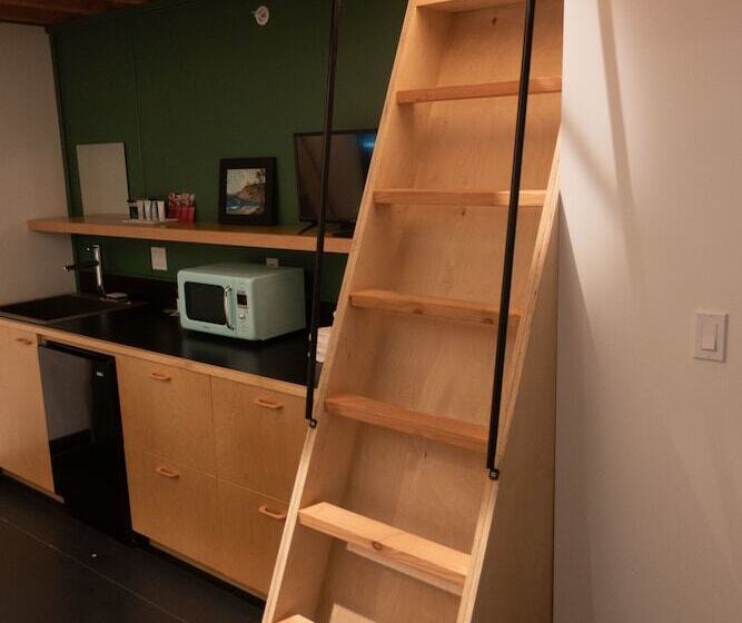 スタンダードスタジオ, Abpopa Hillcrest