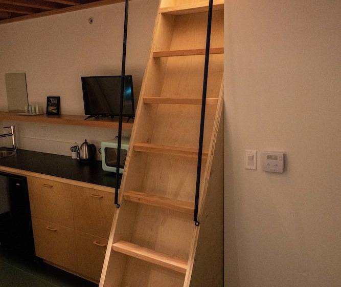 スタンダードスタジオ, Abpopa Hillcrest