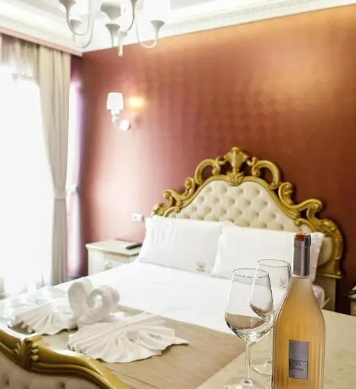 سوییت جونیور با بالکن, Elite Palace