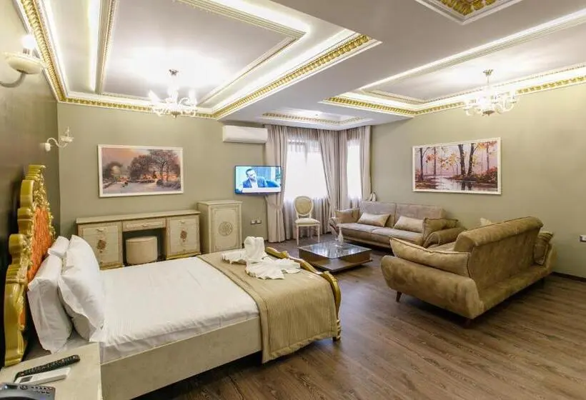سوییت سوپریور, Elite Palace