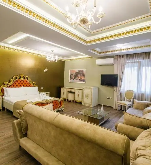 سوییت سوپریور, Elite Palace
