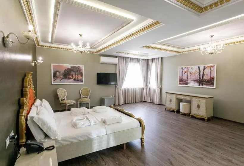 سوییت سوپریور, Elite Palace