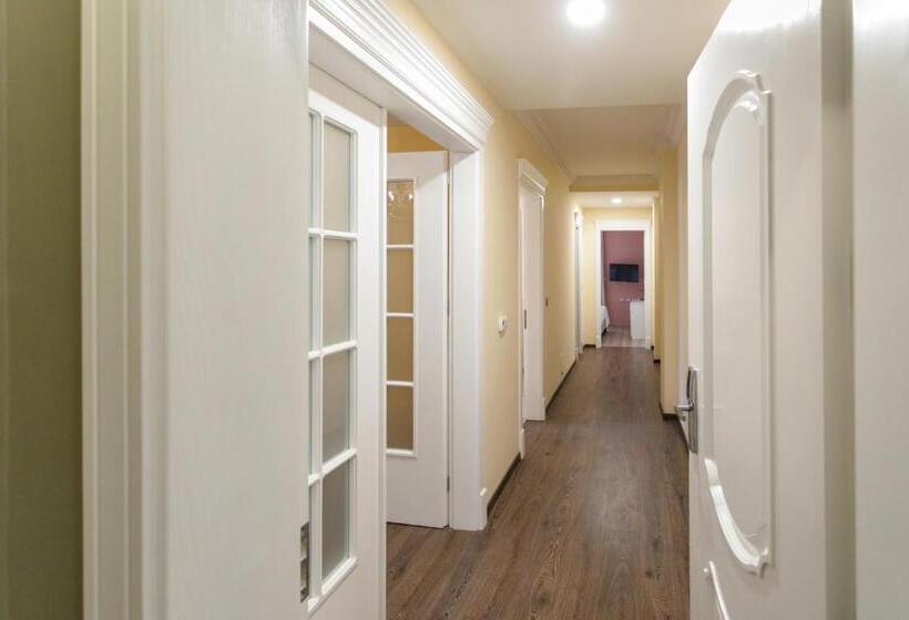 דירת חדר, Elite Palace