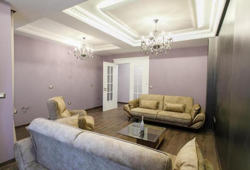 דירת חדר, Elite Palace