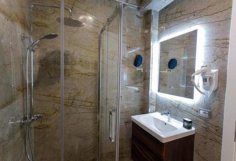 דירת חדר, Elite Palace