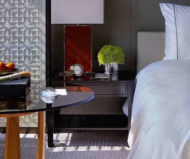 اتاق استاندارد با چشم‌انداز, Rosewood Hong Kong