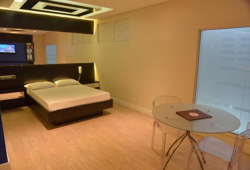 جناح مزود بحمام سباحة, Villages Motel By Drops