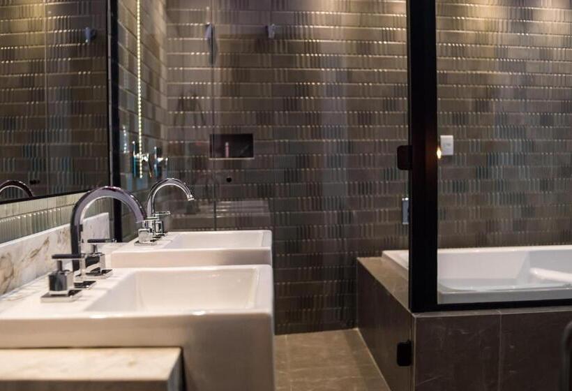 جناح جونيور مزوَّد بحمام سباحة, Villages Motel By Drops