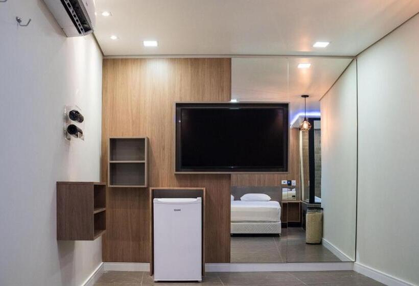 جناح جونيور مزوَّد بحمام سباحة, Villages Motel By Drops