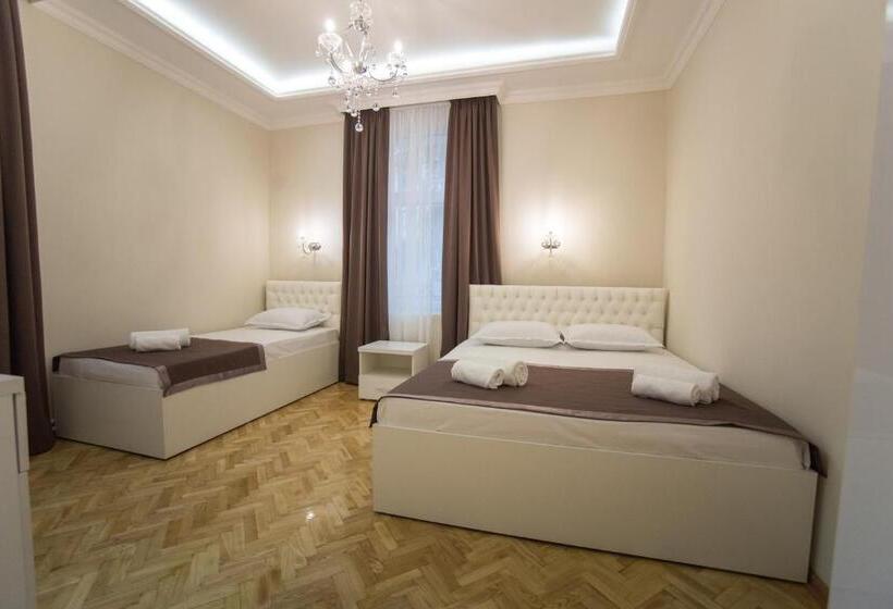 اتاق لوکس سه تخته, Center Deluxe Garni