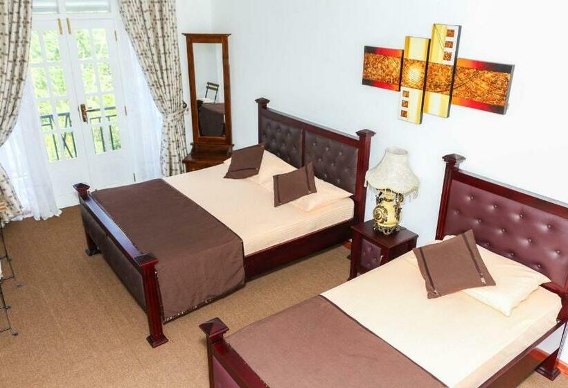 غرفة قياسية ثلاثية, Mount Castle