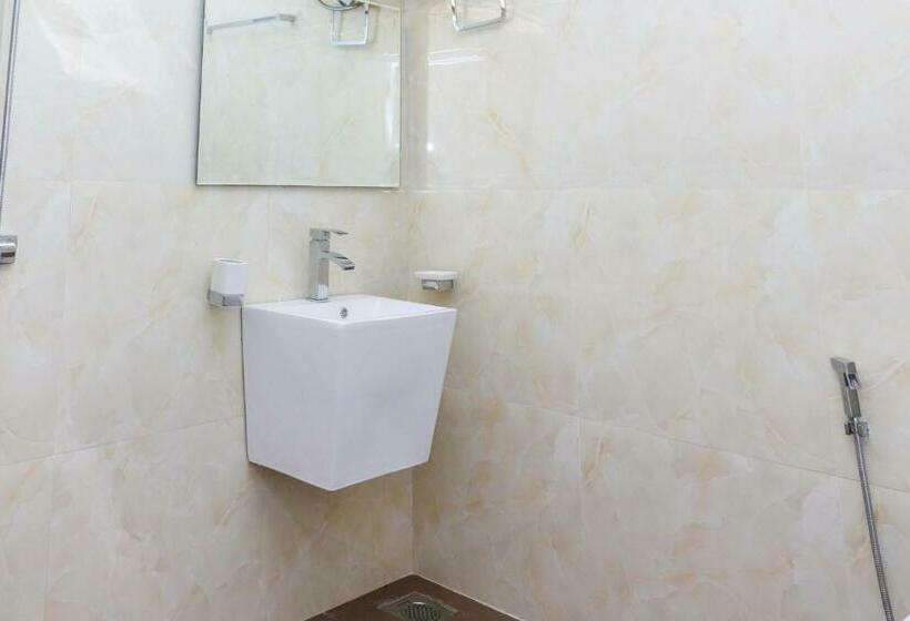 غرفة قياسية ثلاثية, Mount Castle