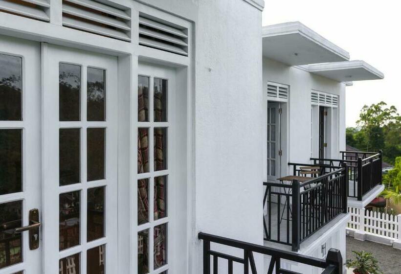 غرفة قياسية مزوَّدة بشُرفة, Mount Castle