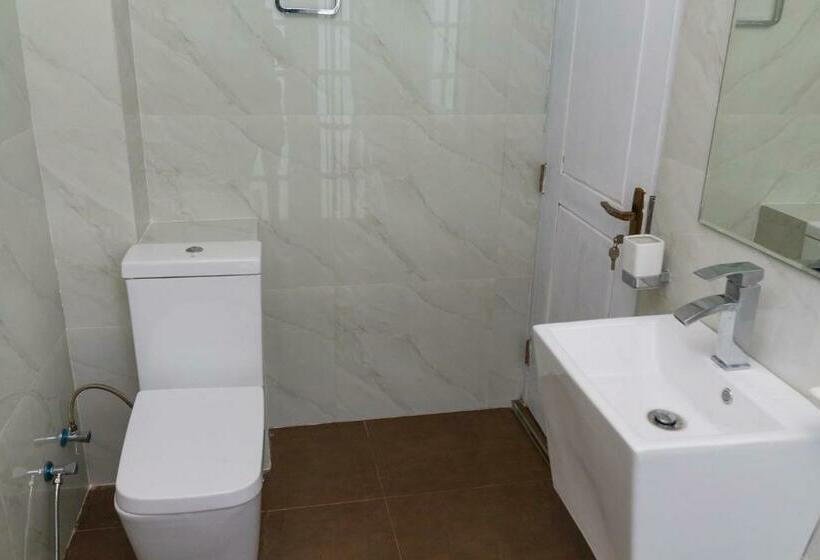 غرفة قياسية مزوَّدة بشُرفة, Mount Castle