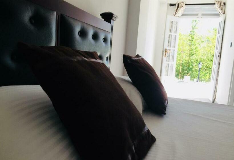 غرفة قياسية مطلّة علي الحديقة, Mount Castle