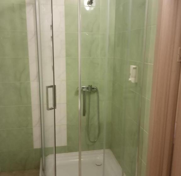 اتاق کلاسیک چهارنفره, Restoran Hotel Stariy Melnik