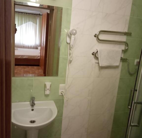 اتاق کلاسیک چهارنفره, Restoran Hotel Stariy Melnik