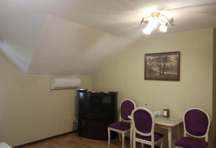 اتاق کلاسیک چهارنفره, Restoran Hotel Stariy Melnik