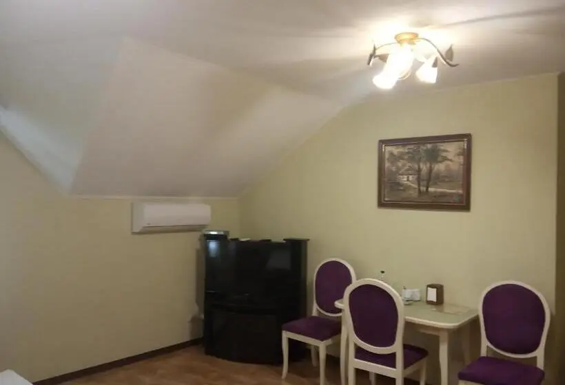اتاق کلاسیک چهارنفره, Restoran Hotel Stariy Melnik