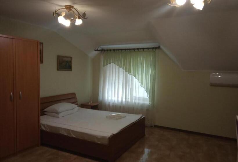 اتاق کلاسیک چهارنفره, Restoran Hotel Stariy Melnik