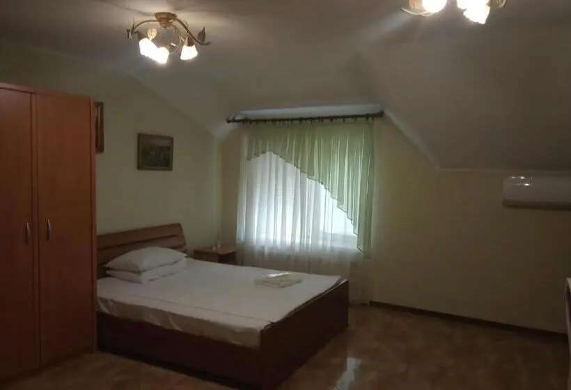 اتاق کلاسیک چهارنفره, Restoran Hotel Stariy Melnik