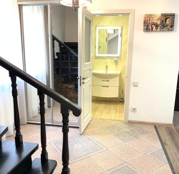 اتاق لوکس چهار تخته, Restoran Hotel Stariy Melnik