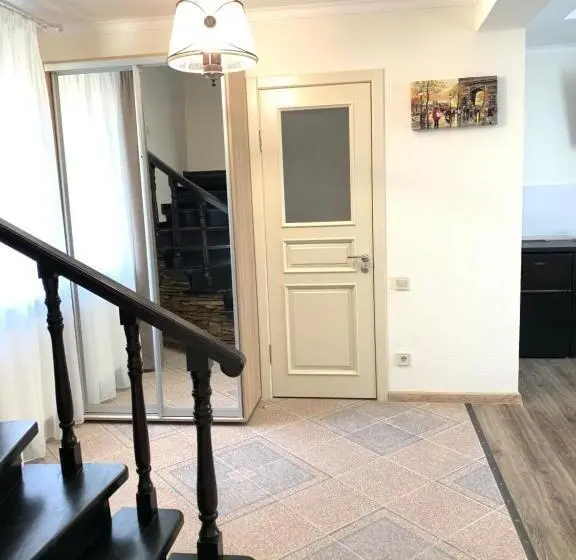 اتاق لوکس چهار تخته, Restoran Hotel Stariy Melnik