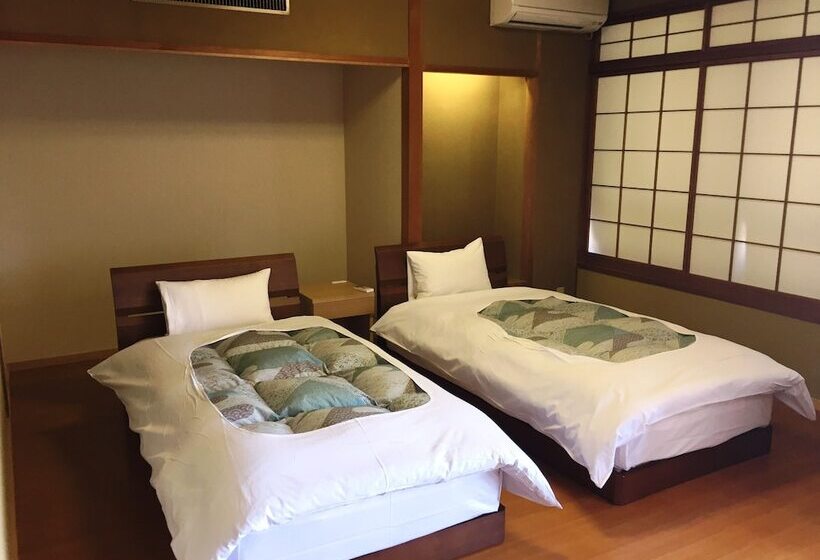Quarto Familiar, Hamamura Onsen Totoya