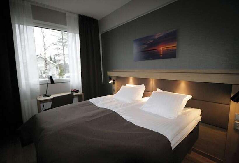 スタンダードルーム, Li Toivola