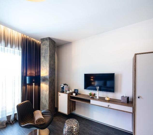 スタンダードルーム, Nutrend World