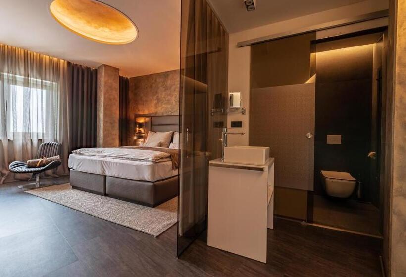 デラックスルーム, Nutrend World