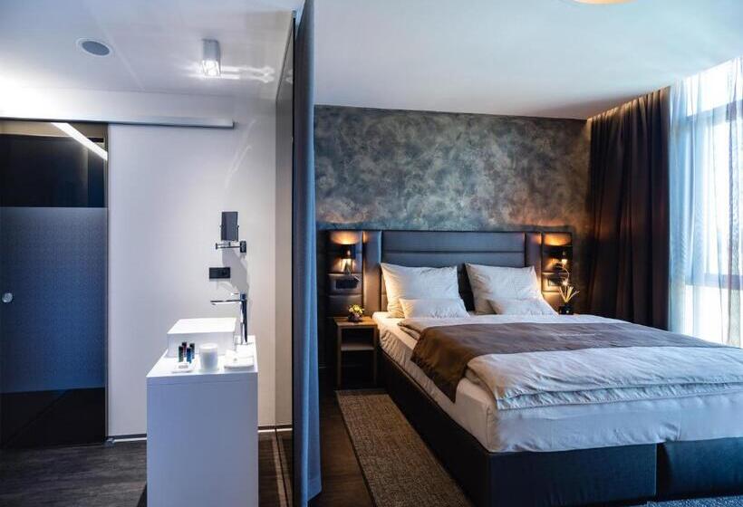 デラックスルーム, Nutrend World