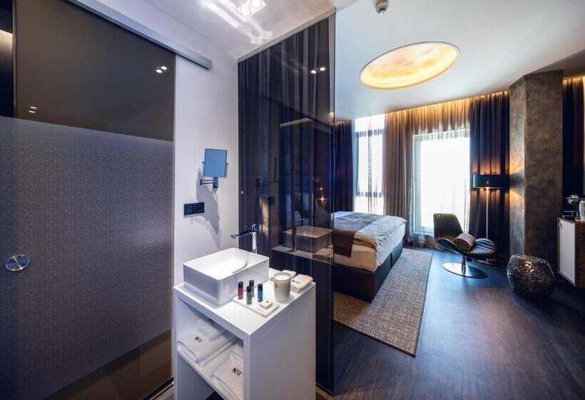 デラックスルーム, Nutrend World