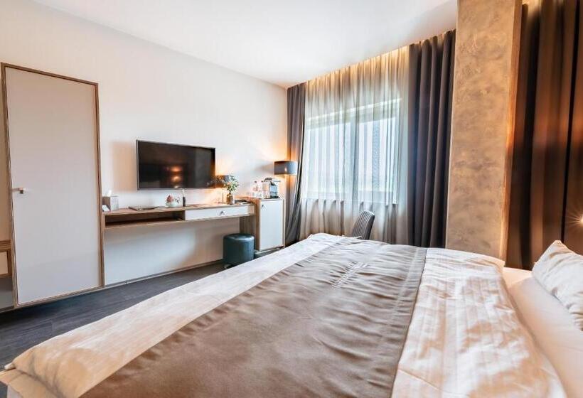 テラス付きスタンダードルーム, Nutrend World