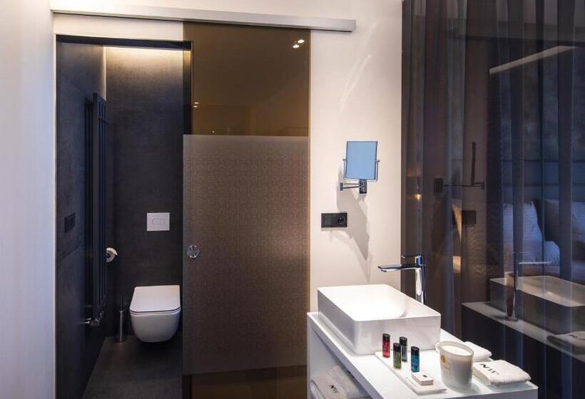 スタンダードルーム, Nutrend World