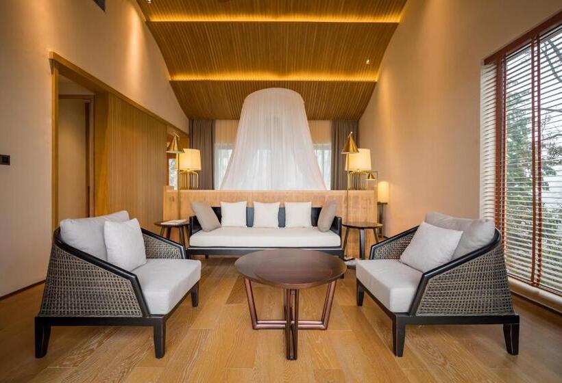 带大床的标准间, Zhangjiajie Creek