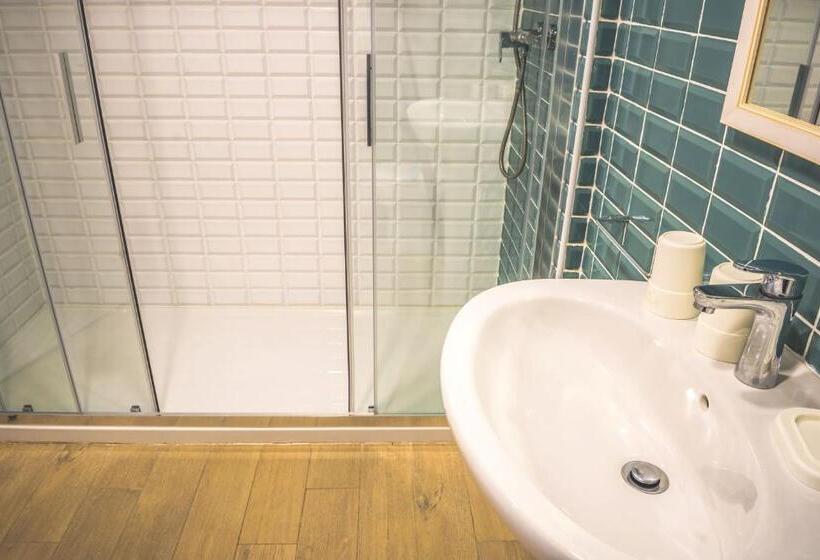 غرفة قياسية ثلاثية, In Barcelos Hostel & Guest House