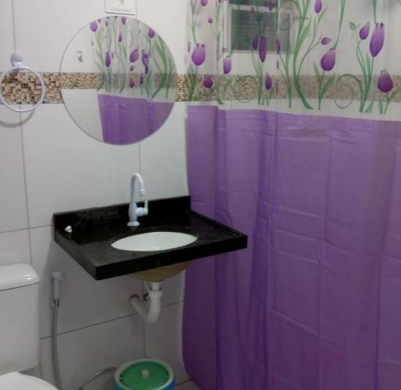 חדר משפחתי, Hostel Central