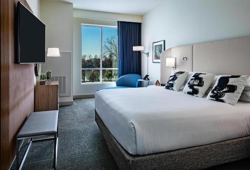 Номер Deluxe Адаптированный для Инвалидов, Crowne Plaza   North Augusta, An Ihg