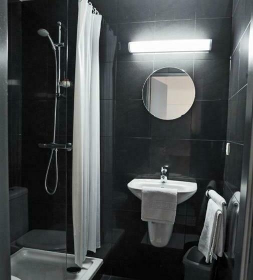 غرفة قياسية, Totalenergies Frit Autentic Habay La Neuve