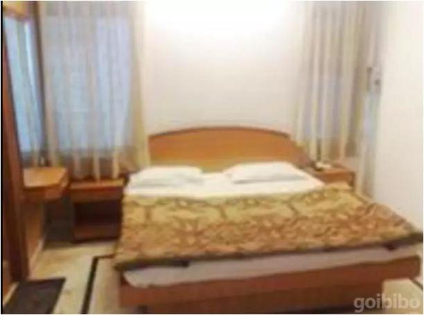 חדר דלוקס לשלושה, Gurbachan Castle