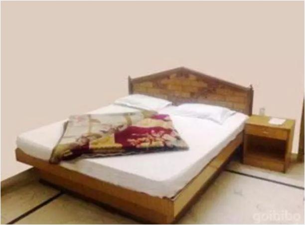 חדר דלוקס לשלושה, Gurbachan Castle