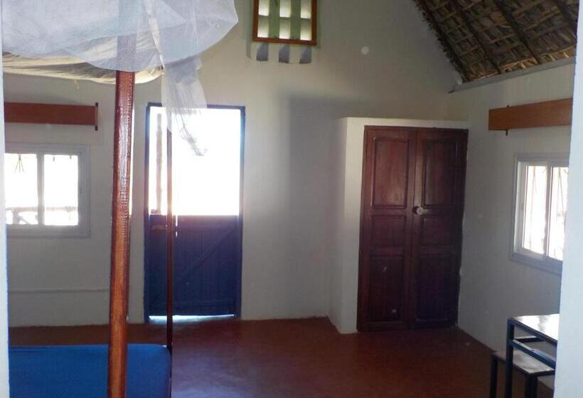 بانگلوی استاندارد با چشمانداز دریا, Sanjeela Plage Coco