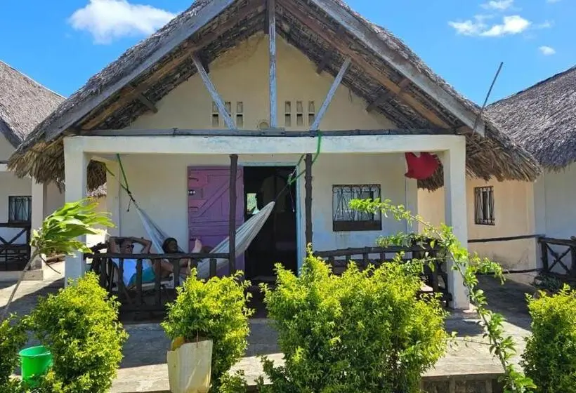 بانگلوی استاندارد با چشمانداز دریا, Sanjeela Plage Coco