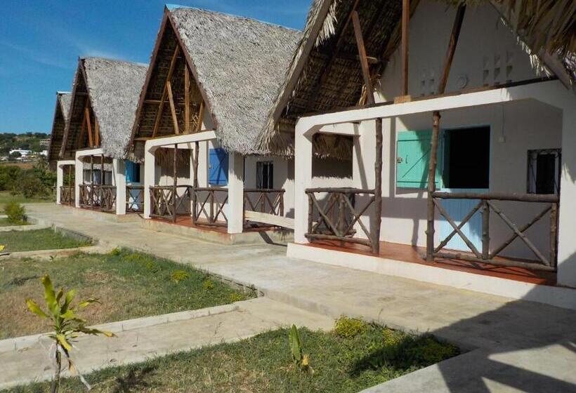 بانگلوی استاندارد با چشمانداز دریا, Sanjeela Plage Coco