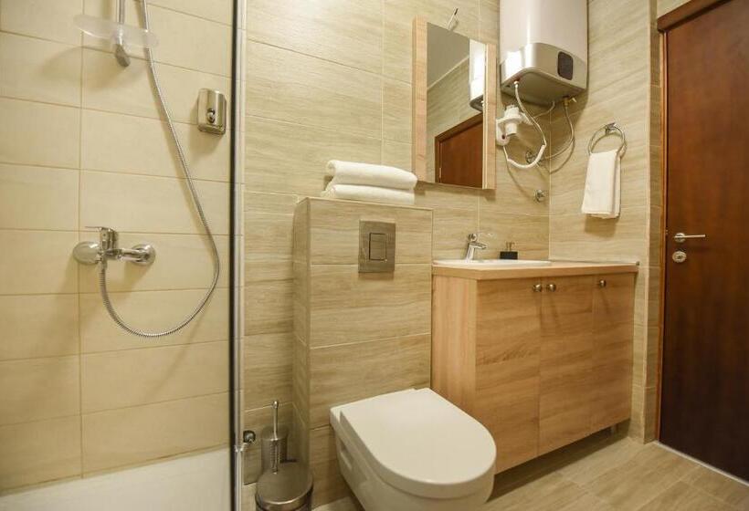 استودیوی استاندارد, Korzo Apartmani