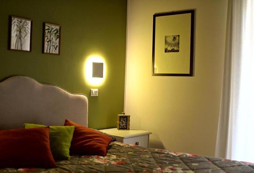 اتاق لوکس با بالکن, Tetide Home